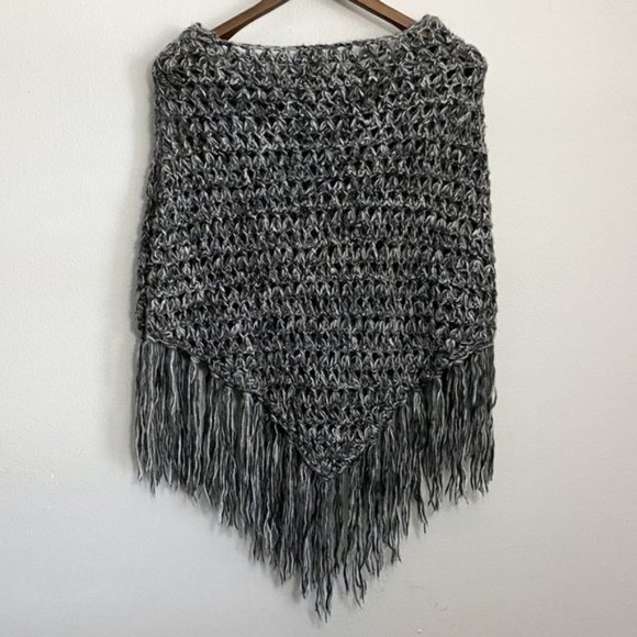Yuppi Crochet Fringe High/Low Poncho - Picture 6 of 6